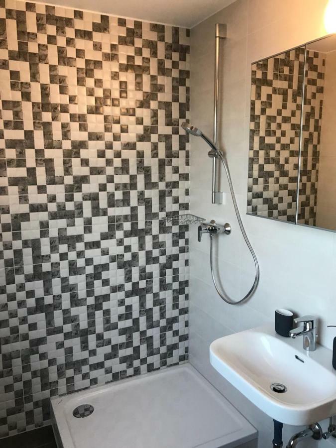 Pension Qmt Ройтлинген Экстерьер фото